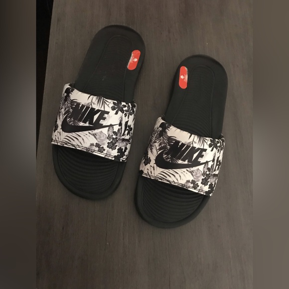 Nike Black and White Floral Slide Sandals - Picture 1 of 2